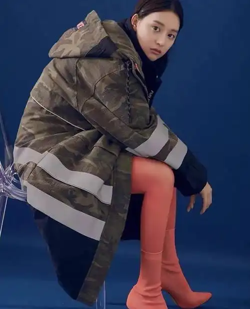 万年女二金智媛再度搭档宋仲基主演新剧会演又会穿的女孩运气不会太差