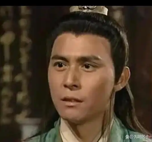 慕容复,一个没落的皇室贵胄,出身姑苏慕容世家.