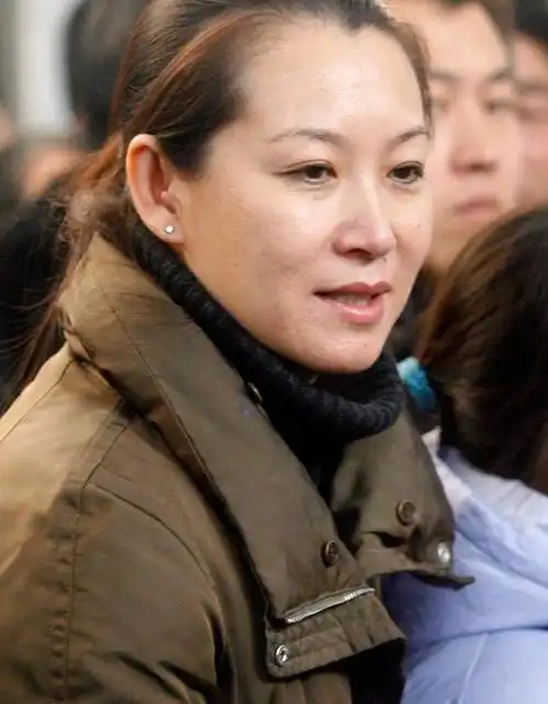 赵本山前妻葛淑珍,32年前被赵本山抛弃,如今靠自己年入百万_生活_婚姻