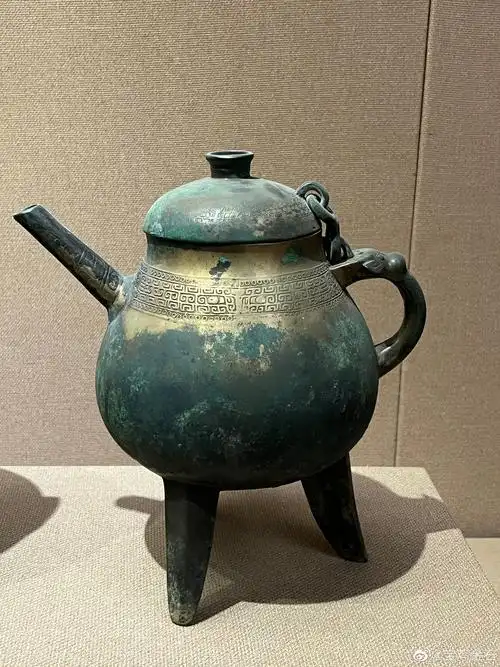 青铜盉出现在商代早期,盛行于商代晚期至西.