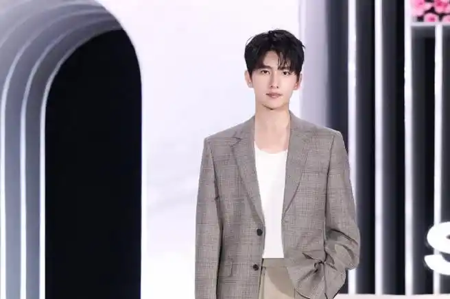 早安～@杨洋9499 9499复制文案评论本条微博(可根据个人需求