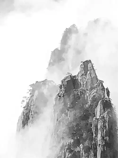 黑白黄山意悠雅,泼墨写意山水画.奇松怪石云海雪,丹青古韵甲天下.