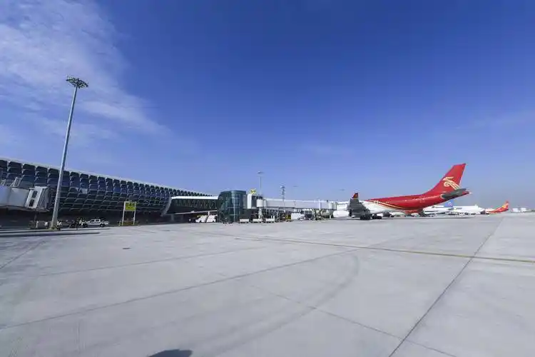 深圳机场卫星厅正式投入运营