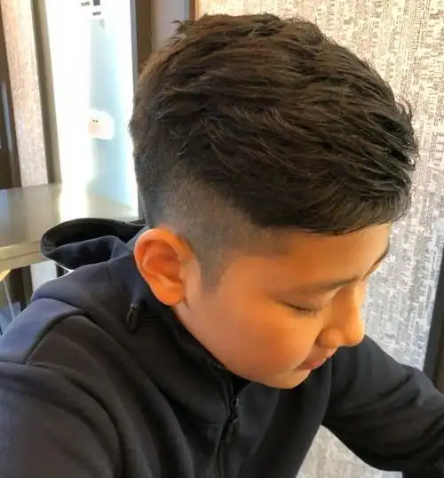 郭涛11岁儿子近照曝光,瘦下来的他颜值变化大,帅气发型被网友赞