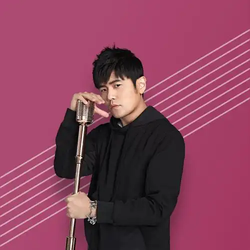 2021年9月,周杰伦与昆凌结婚6年了,他在婚姻中修炼成好丈夫好父亲