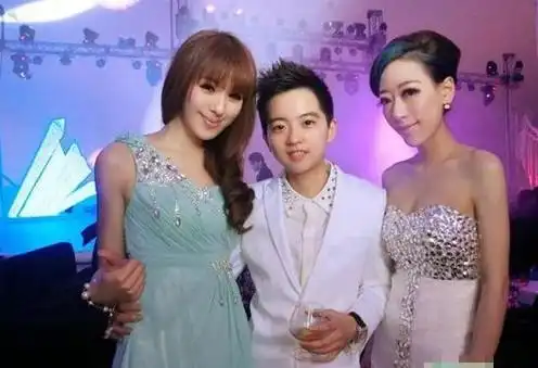 据有关网友爆料,正太小伙是恒大地产某老总的公子许熙浩,又叫做许少爷