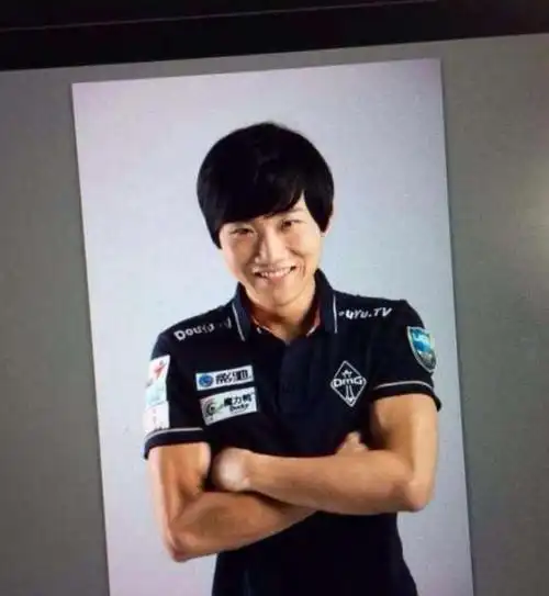 伞皇:老omg不想退役 只是在替补席被战队放弃