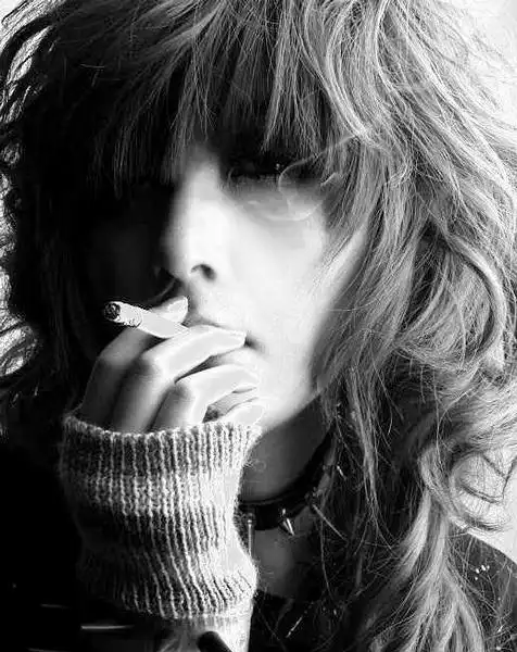 个性的欧美女抽烟头像图片很有味道的抽烟的女人图片壁纸时尚霸气女生