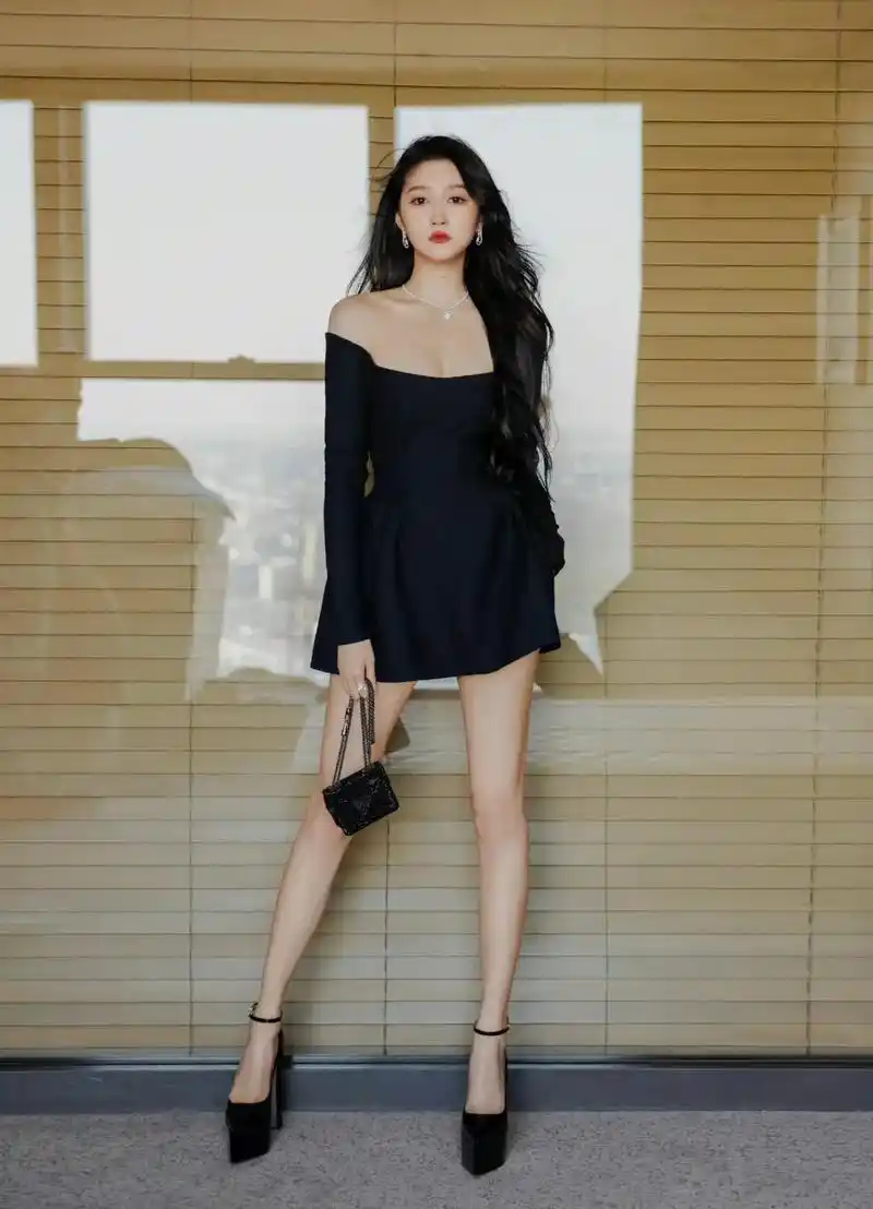 关晓彤卫生巾广告未p照流出,看到提臀那一刻,网友:这谁顶得住