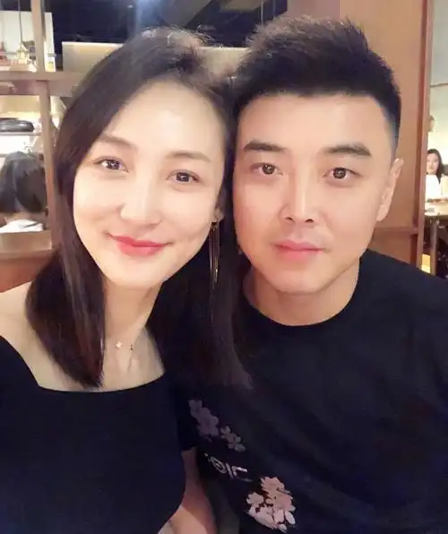 写真集被曝光,王皓娇妻堪称最美媳妇,让网友坐立不安,为之心动