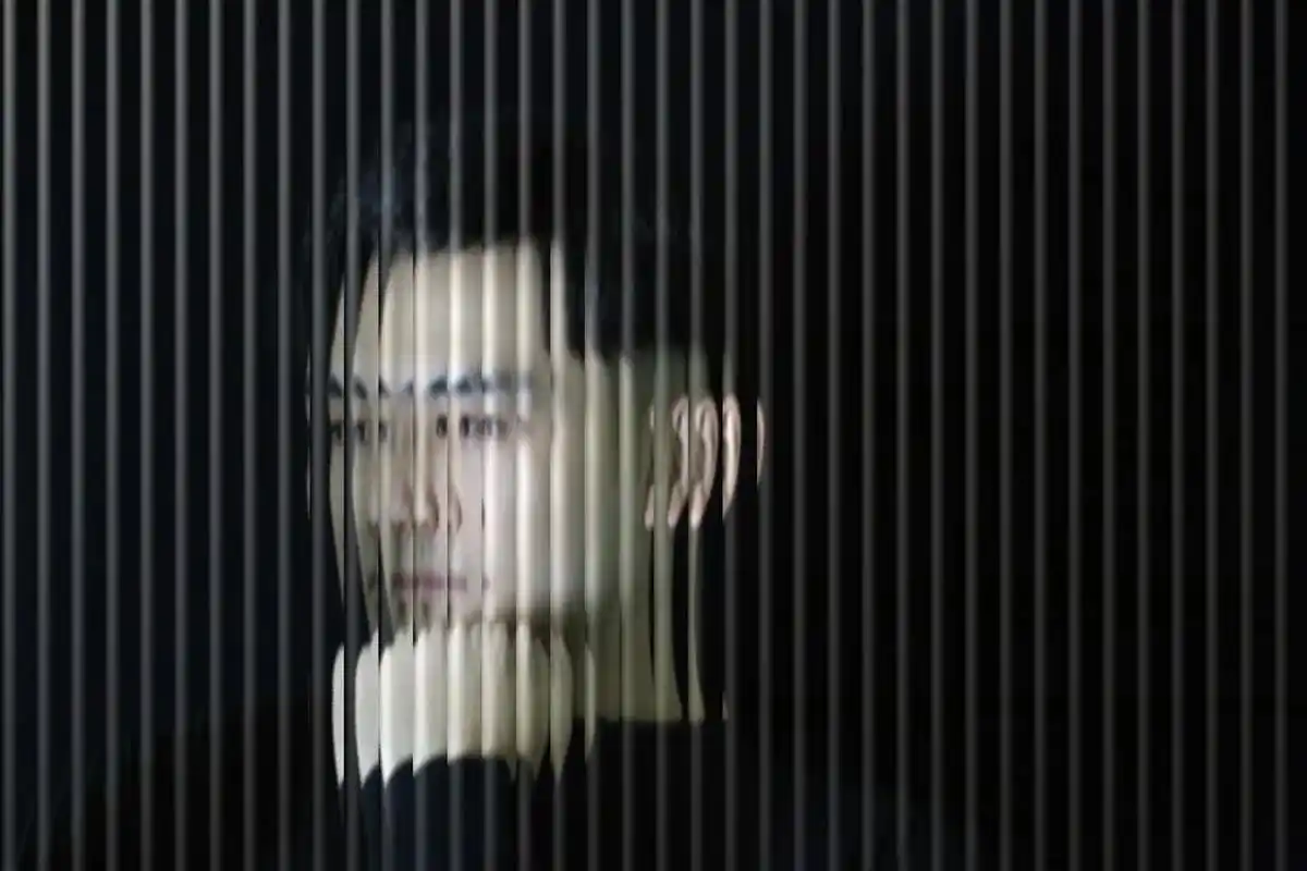 眼神杀 #灰色心情 #人像写真 #原创 #黑白系 #定格美 - 抖音