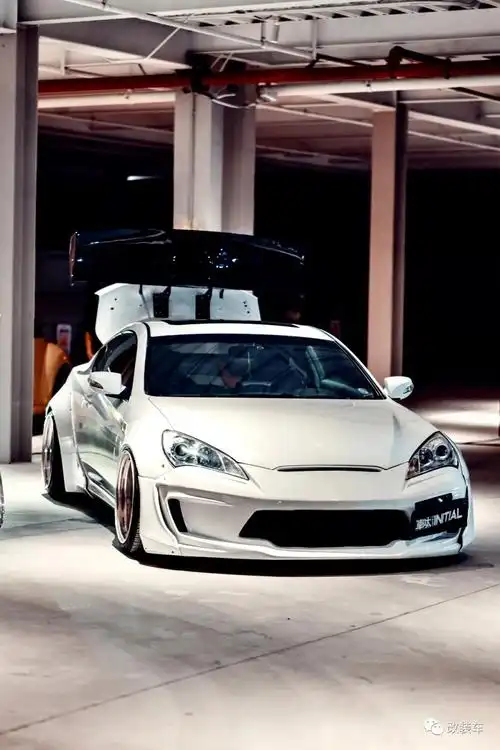 宽体姿态风的劳恩斯酷派,不知道小姐姐们会不会上这辆跑车呢?