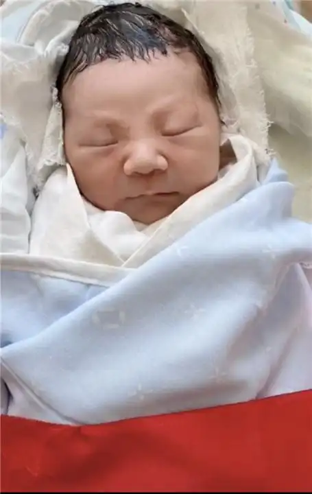 原创宝宝刚出生被家人嫌丑护士却说好看2个月后家人连忙感谢护士