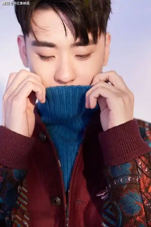 张云雷帅气时尚写真