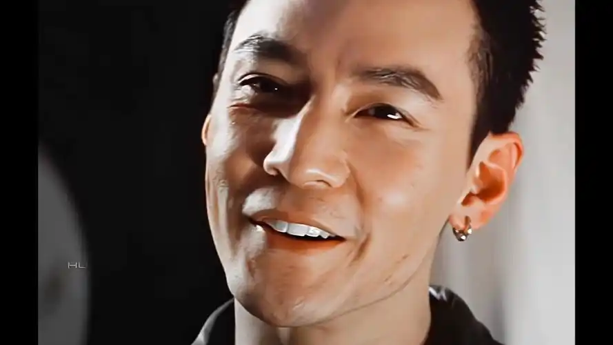 " 吴彦祖桀骜不驯的样子真是太帅了 "