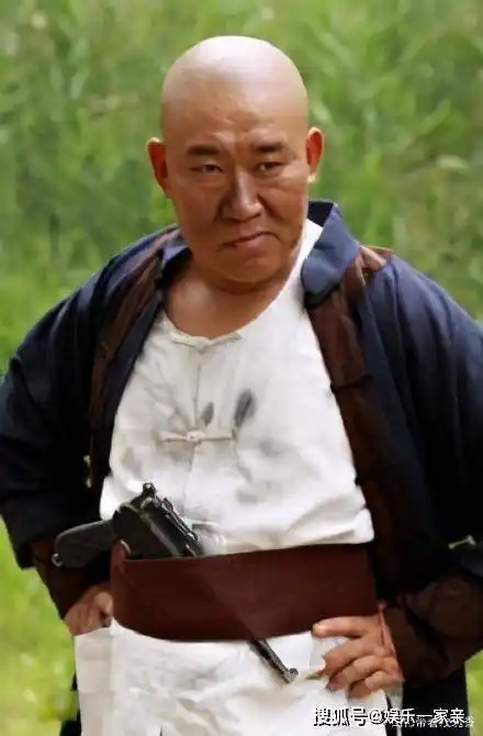 中国第一丑星,曾因长相被人轰出去,但妻女都貌美如花_杜旭东_反派_小