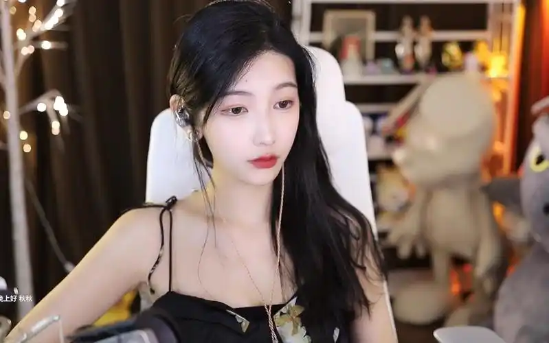 斗鱼-叶知秋vanessa_2022-07-03-0051_07-03-0056_秋:钻粉狂欢卡 越