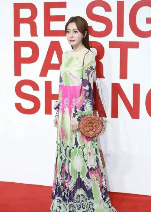 原创唐嫣该换造型师了剪齐刘海太土秦岚大肚子舒淇成赢家虞书欣身材