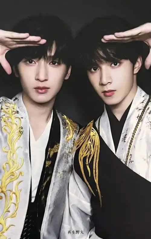 #刘耀文严浩翔捧脸小卡#