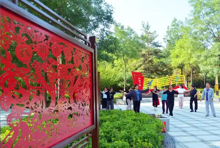 离石区党建引领如家社区聚人心