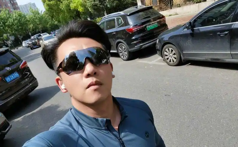 前脚被曝将补办"世纪"婚礼,后脚就被追债3300万,郑恺你咋了