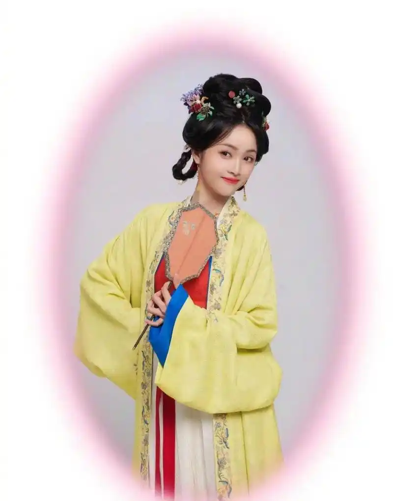 吴宣仪《五福临门》新定妆图,像是大学生去影楼拍古装写真