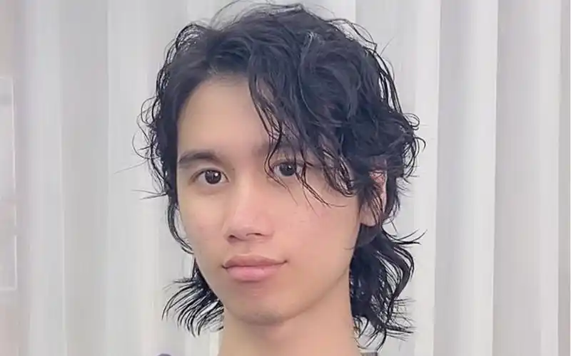 男生中长发怎么烫?这个长度就该这样烫,随你怎么打理都是那么帅