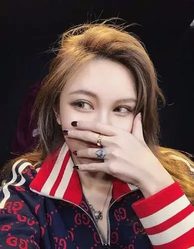 罗志祥的网红女友周扬青怒晒素颜照!