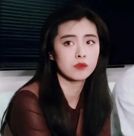 南京街头偶遇王祖贤56岁依旧颜值在线岁月从不败美人