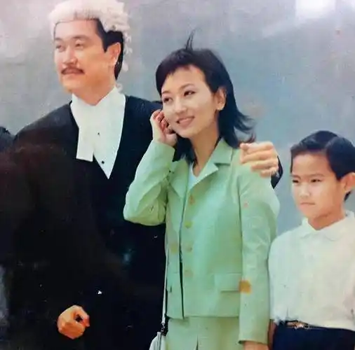 娶赵雅芝36年零绯闻如何抗诱惑黄锦燊婚前对美女就麻木了