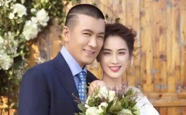 前妻黄圣依旗下艺人,都像一个刻!