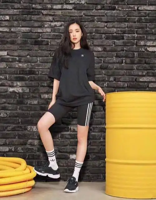 apink孙娜恩运动套装也能穿出高级感这腰绝了