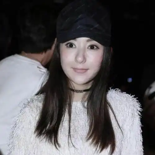 35岁方媛晒初中时期照片力证自己从小美到大网友一定有整过