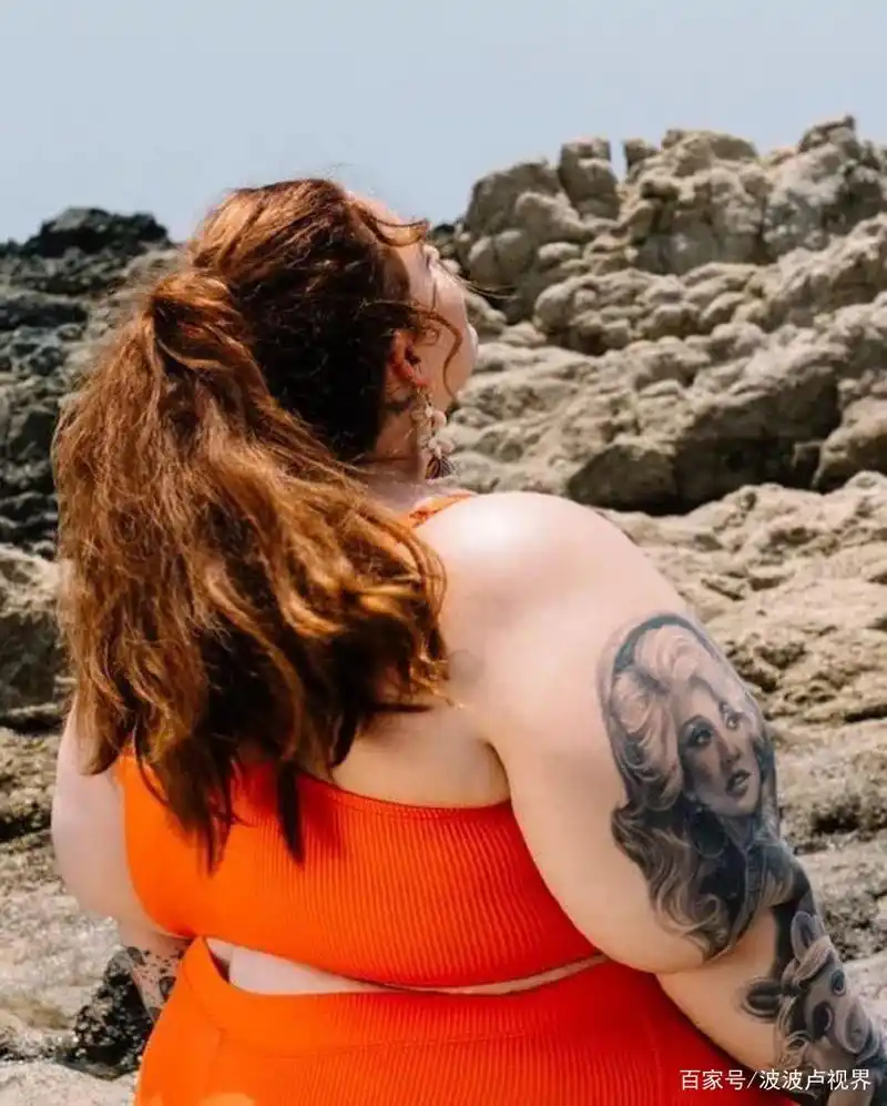 泰斯·霍丽迪在《尼龙》杂志的封面上公开了自己的性取向