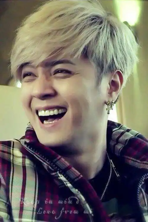 罗志祥,看着你的笑容,心情也明朗起来了呢!