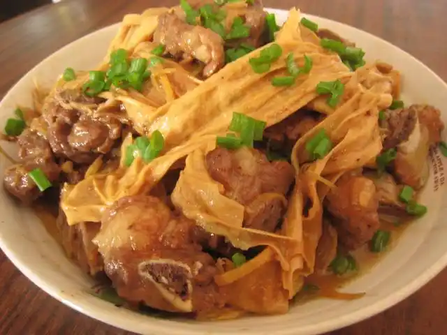 腐竹烧排骨,肉香味浓,腐竹充分吸收汤汁的味道,超下饭_营养