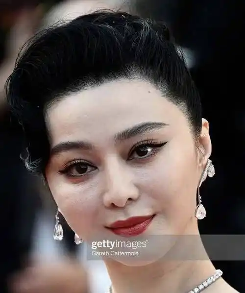 范冰冰征战戛纳,10天连换15套礼服野心尽显,可生图暴露了一切?