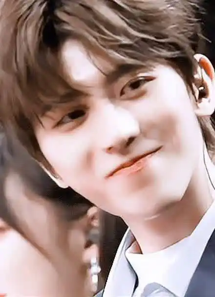 蔡徐坤这么笑起来好温柔啊