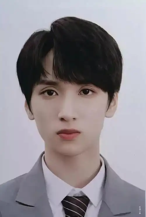 tnt时代少年团证件照 照片 无水印