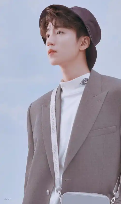 王俊凯的高中毕业照