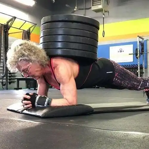 看完这位70岁奶奶的健身日常就明白和同龄人拉开距离的感觉了