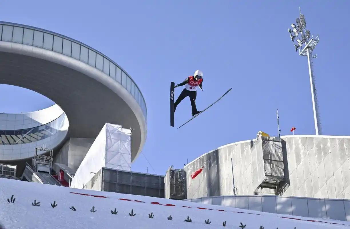 跳台滑雪男子个人标准台资格赛赛况