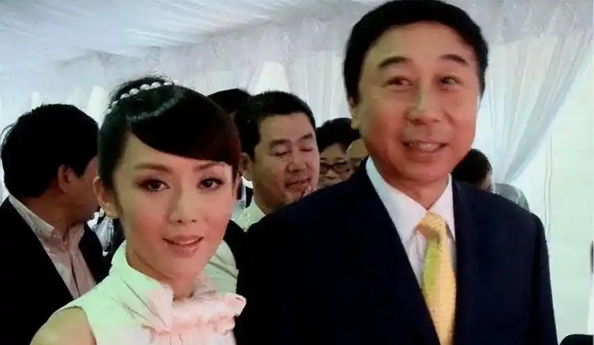 原创冯巩老婆原来是我们熟悉的她难怪40年恩爱不离不弃肤白貌美旺夫脸