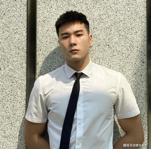 花30块就能剪的发型,男生夏天留这四款潮流短发,阳光又帅气