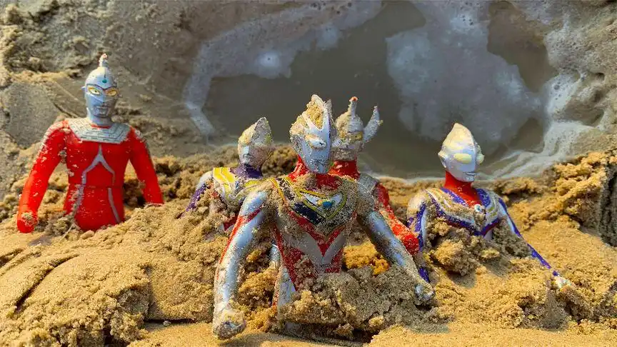 奥特曼沙滩神光宝藏挖出奥特之王诺亚奥特曼 奥特卡包开出稀有卡