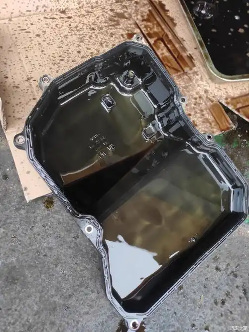 斯柯达明锐变速箱拆油底壳换油