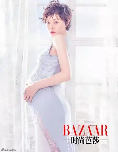 伊能静也在微博晒出了自己的大肚照