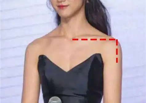 没事不要瞎沉肩很多好看的直角肩,锁骨大多呈现微微上翘的v字弧度