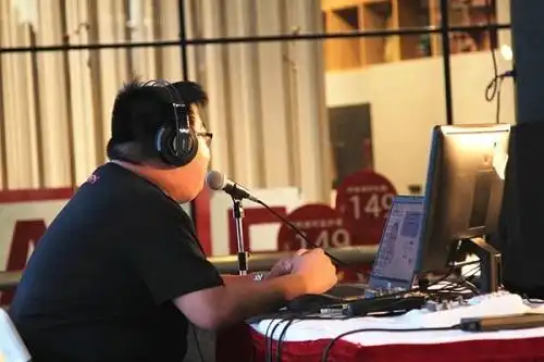 电台主播当众录节目喜马拉雅fm掉掉与粉丝零距离互动