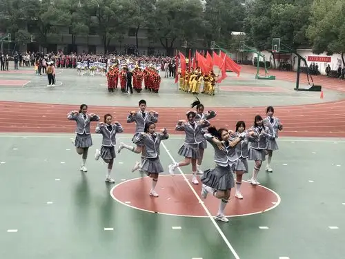 改制七年级(13)(16)班:舞蹈《potion*pick me up》